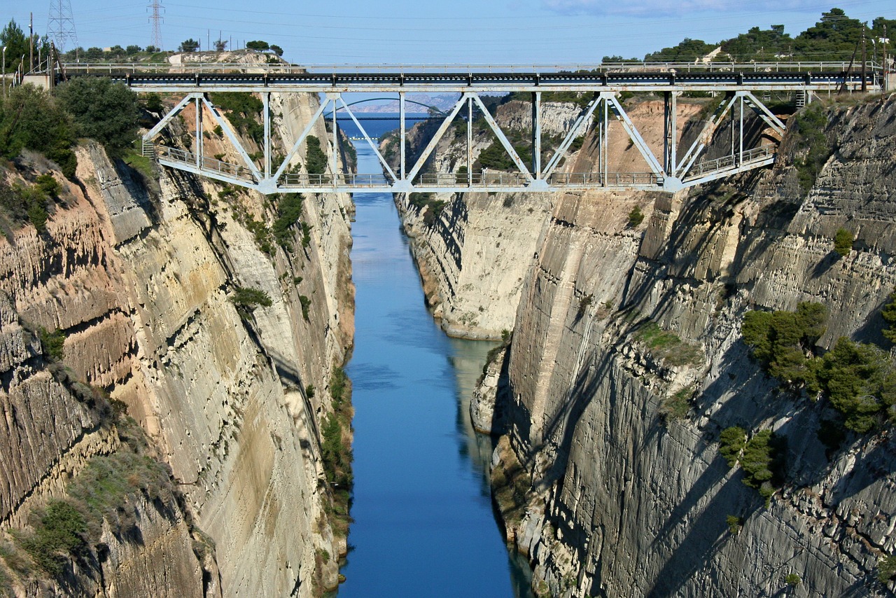 Мост через Коринфский канал